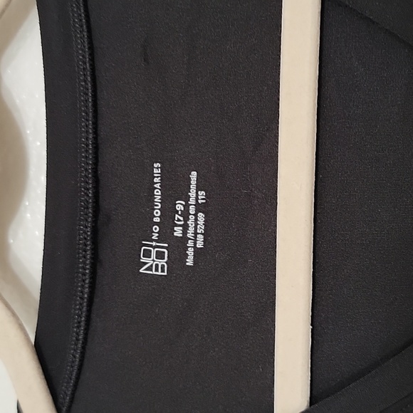 EUC No Boundaries Juniors’ Short Sleeve Brushed V-Neck T-Shirt Size Medium - Picture 6 of 7